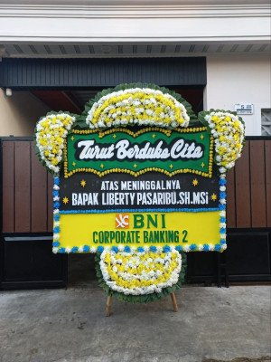 Papan Bunga Duka di Syamsudin Noor